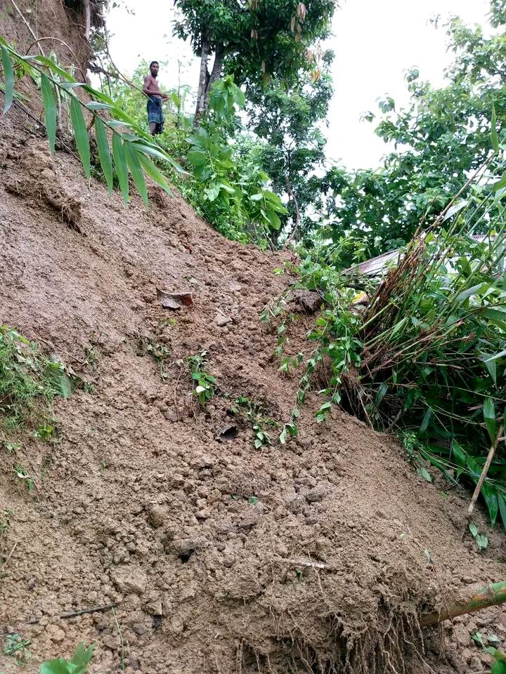 বৈরী আবহাওয়ার ফলে লংগদুতে পাহাড় ধস