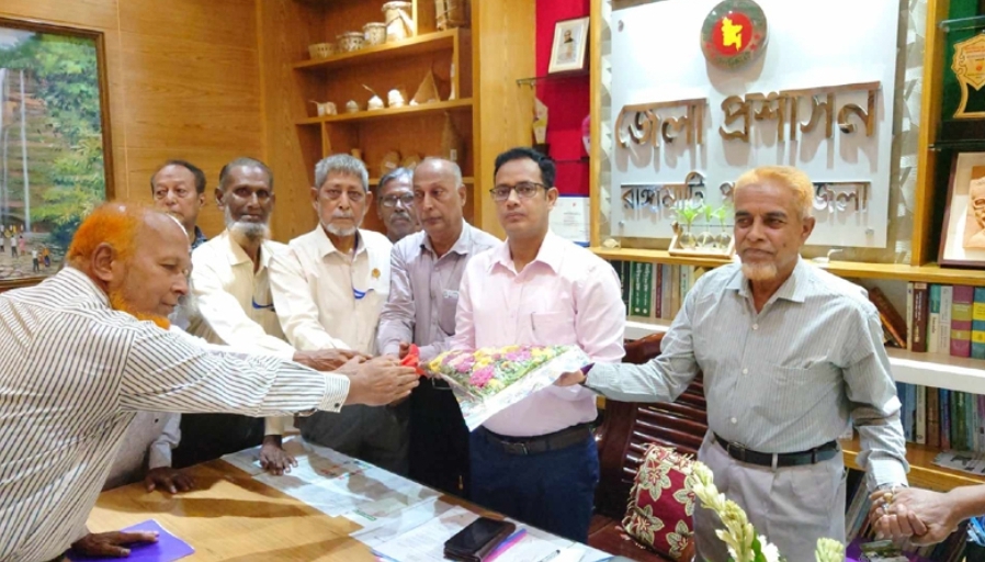 রাঙ্গামাটিতে প্রশাসকের কক্ষে বীর মুক্তিযোদ্ধাদের জন্য সংরক্ষিত চেয়ার স্থাপন