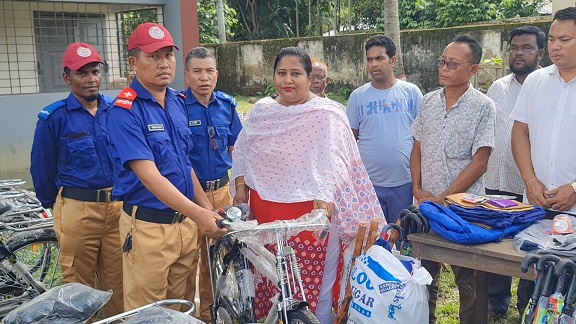 বাঘাইছড়ির ৮০ গ্রাম পুলিশ সদস্যের মাঝে সাইকেলসহ প্রয়োজনীয় সরঞ্জাম বিতরন