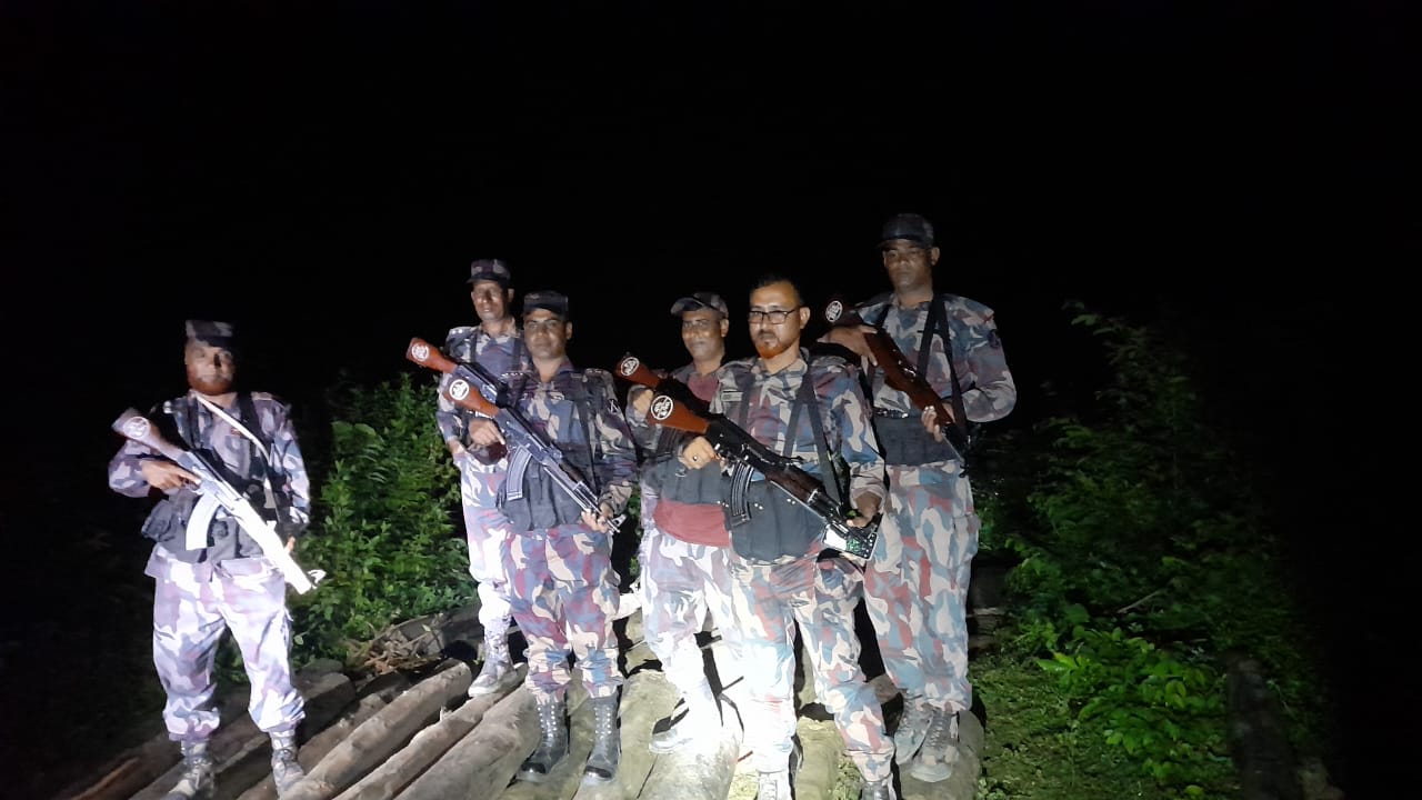 বিজিবি কর্তৃক অবৈধ সেগুন কাঠ জব্দ