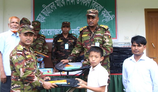 সেনাবাহিনীর উদ্যোগে নানিয়ারচরে শিক্ষা উপকরণ বিতরণ