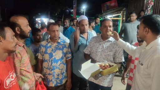 রাঙামাটি শহরে যুবদল নেতার মিষ্টি বিতরণ