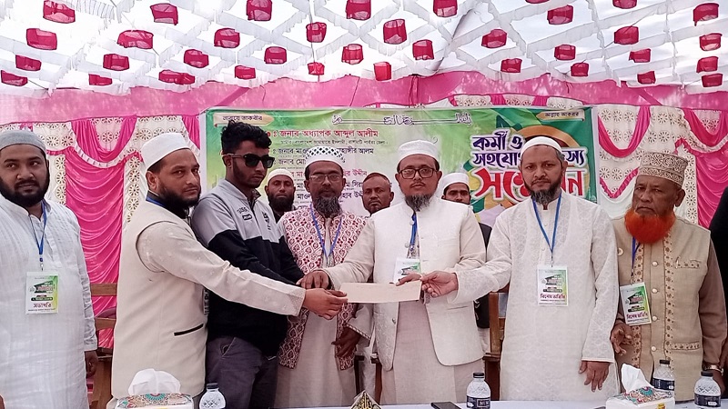 জুলাই-আগষ্ট বিপ্লবে আহত ছাত্রকে রাঙামাটি জামায়াতের সহায়তা