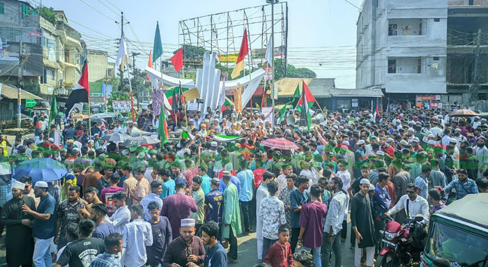 ইসরায়েলের গণহত্যার প্রতিবাদে রাঙামাটি শহর বিক্ষোভে উত্তাল