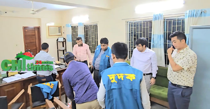 রাবিপ্রবি’র ছাত্রাবাস নির্মাণ টেন্ডারে অনিয়ম! শিক্ষা প্রকৌশল অফিসে দুদকের অভিযান