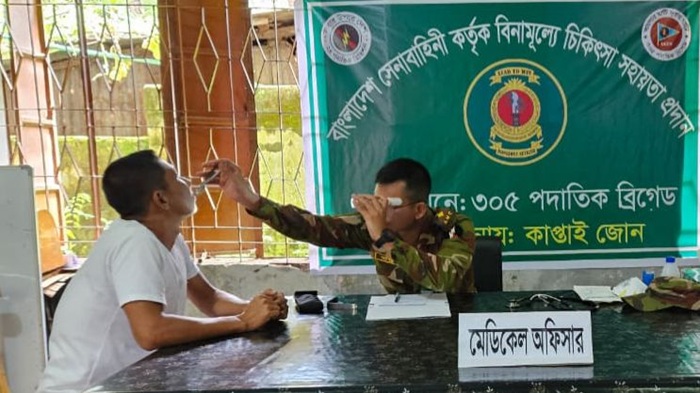 চিৎমরম ইউনিয়নে বাংলাদেশ সেনাবাহিনীর বিনামূল্যে চিকিৎসা সেবা