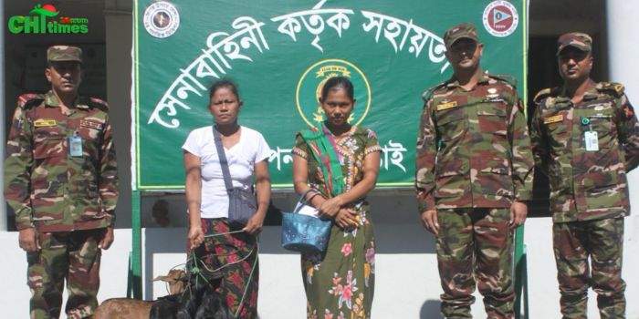 দরিদ্র পরিবারের মাঝে ছাগল, হাঁস ও মুরগি বিতরণ সেনাবাহিনীর