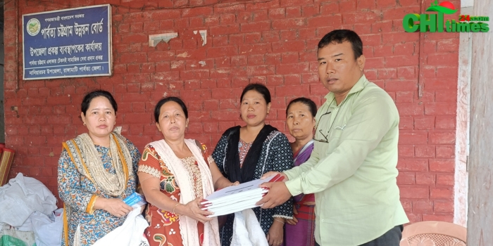 নানিয়ারচরে পার্বত্য চট্টগ্রাম উন্নয়ন বোর্ডের শিক্ষা সামগ্রী বিতরণ