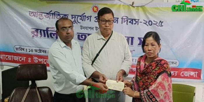 নানিয়ারচরে নৌকা ডুবিতে নিহতদের পরিবারকে সহায়তা প্রদান।