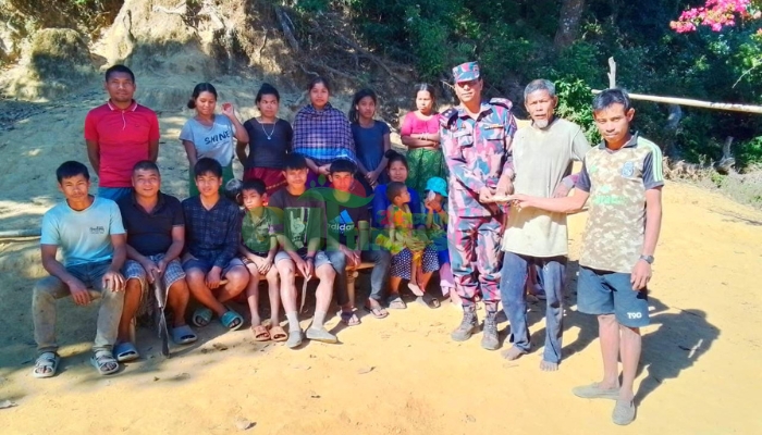 বড়দিন উপলক্ষে দুর্গম পাহাড়ে খ্রিস্টান পরিবারগুলোর পাশে বিজিবি