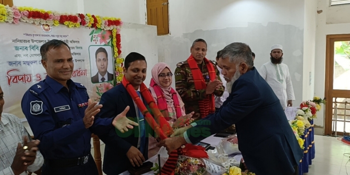 নানিয়ারচরে নির্বাহী অফিসার ও ওসিকে সংবর্ধনা