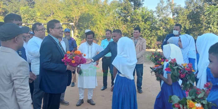 লংগদুর দুই শিক্ষা প্রতিষ্ঠানে পার্বত্য সচিবের ঝটিকা আগমন