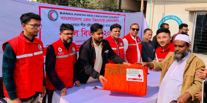 মানবতার সেবায় রেড ক্রিসেন্ট: রাঙামাটিতে শীতার্তদের মাঝে শীতবস্ত্র বিতরণ