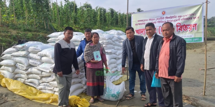 ফারুয়ায় ৬০০ নারীকে ভিডব্লিউবি’র চাল বিতরণ