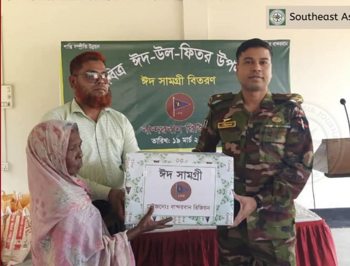 ১০০ অসহায় পরিবারের মাঝে ঈদ সামগ্রী বিতরণ সেনাবাহিনীর