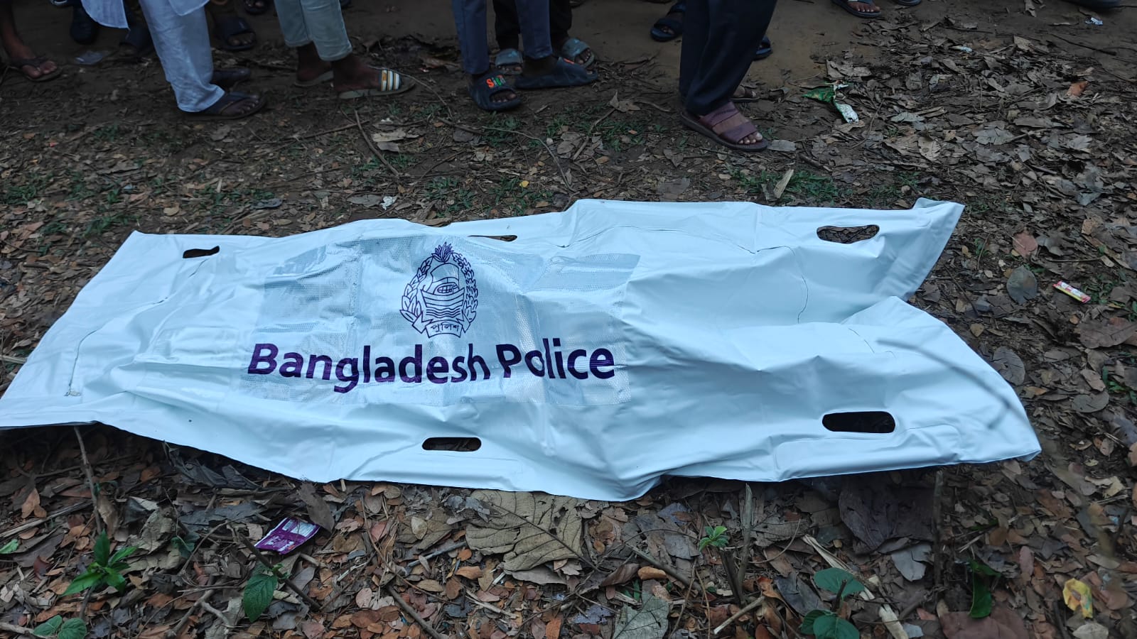 জঙ্গল থেকে অজ্ঞাত ব্যক্তির লাশ উদ্ধার