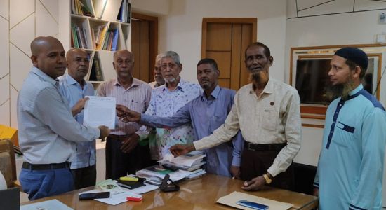 পার্বত্য তিন জেলা পরিষদ নির্বাচনের দাবিতে প্রধানমন্ত্রীর কাছে স্মারকলিপি