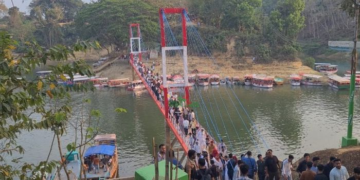 ঈদের ছুটিতে উপচে পড়া ভিড়, লাখো পর্যটকে সরগরম রাঙামাটি
