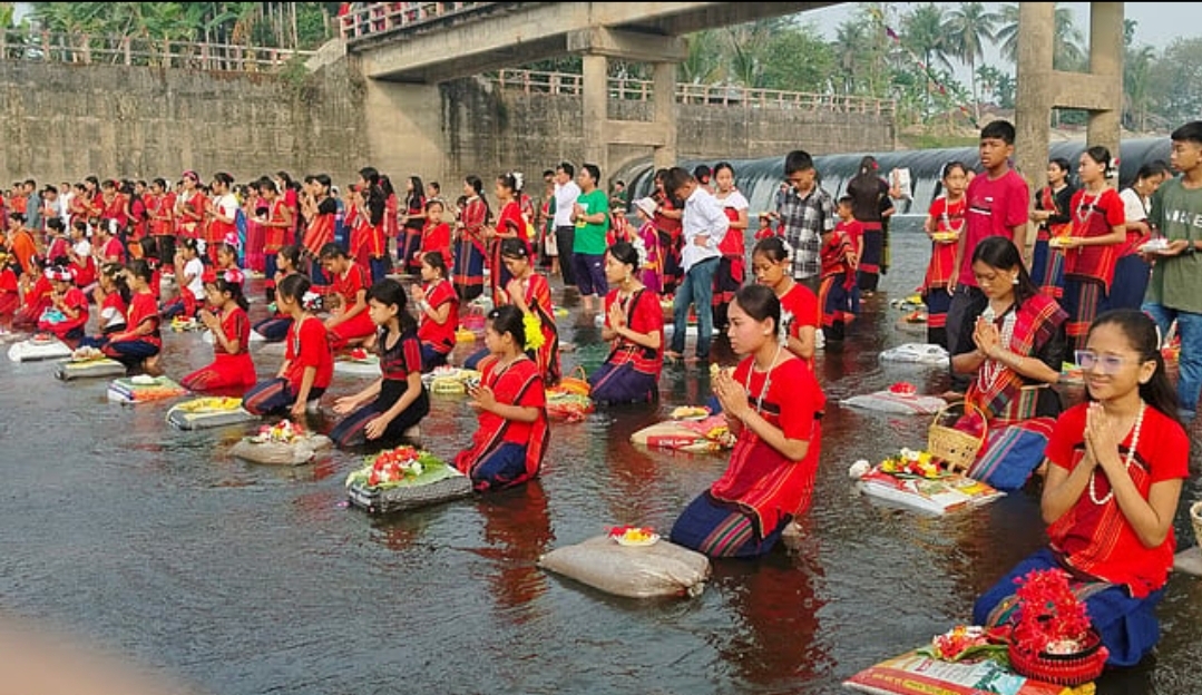 ফুল ভাসিয়ে পাহাড়ে শুরু হলো ফুল বিজু উৎসব