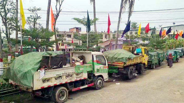 ডাম্পিংয়ে বাধার অভিযোগ! রাঙামাটিতে শহরজুড়ে ময়লার স্তূপে দূর্ভোগে নগরবাসী