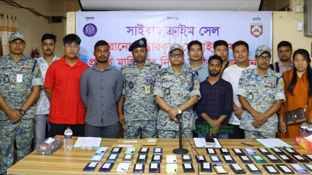 হারানো ৩১ মোবাইল ও ভুলে পাঠানো ৪৭ হাজার টাকা উদ্ধার করে মালিকদের ফেরত দিল ১৮ এপিবিএন