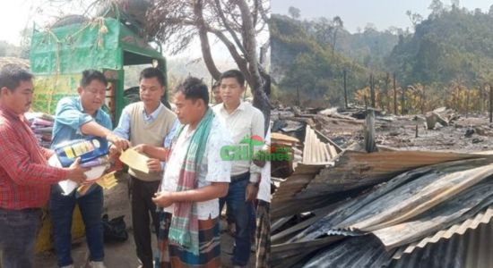 জুরাছড়িতে অগ্নিকাণ্ডে ক্ষতিগ্রস্তদের মাঝে পার্বত্যমন্ত্রীর পক্ষে ত্রাণ বিতরণ