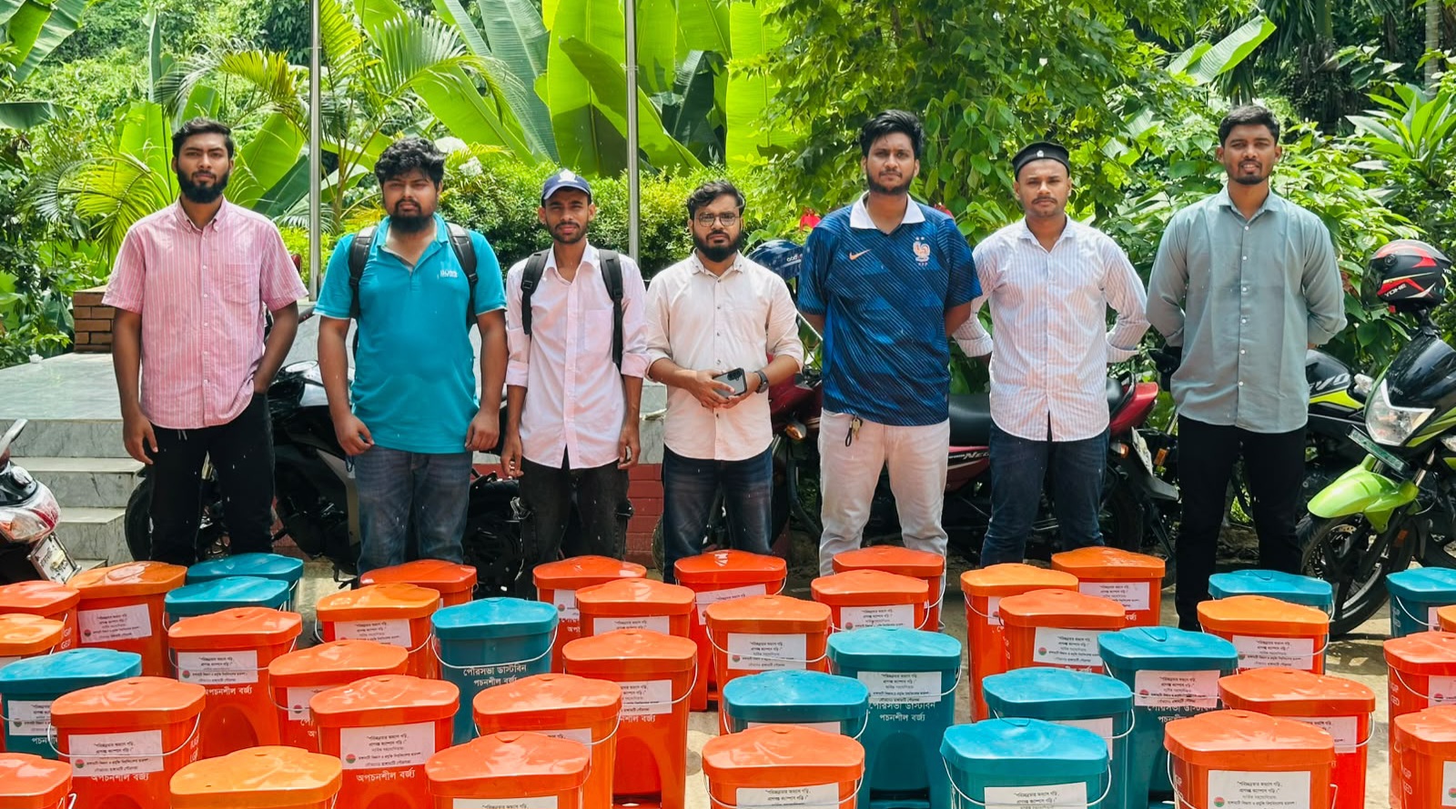 রাবিপ্রবির প্রতিটি শ্রেণিকক্ষে ও ক্যাফেটেরিয়ায় ডাস্টবিন স্থাপন করল ছাত্রদল