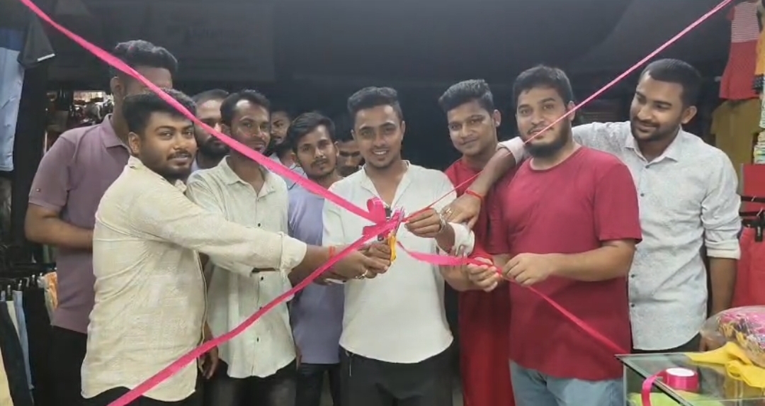 তবলছড়ি বাজারে ‘কাপড়ওয়ালা’ শপিং স্টোরের উদ্বোধন