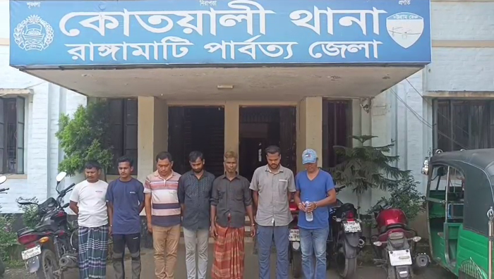 রাঙামাটিতে চোলাই মদসহ ৭ জন গ্রেপ্তার