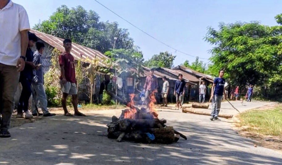 সাজেকে অনির্দিষ্টকালের সড়ক অবরোধ, আটকা পর্যটকরা