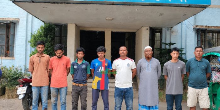 রাঙামাটিতে পুলিশের বিশেষ অভিযানে অস্ত্র-গুলিসহ ৮ জন আটক